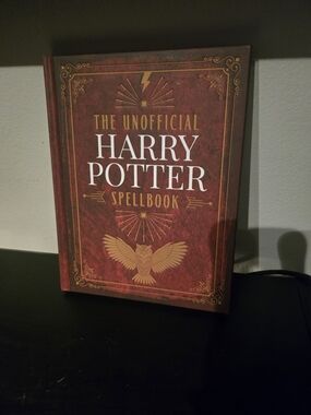 The Unofficial Harry Potter Spellbook - Red